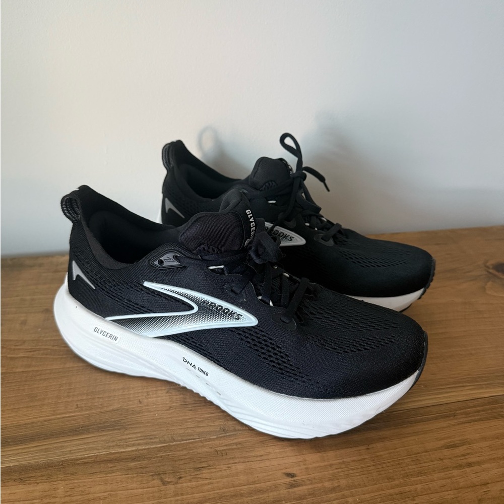 BRAND NEW Brooks Glycerin 22 Women Sneakers